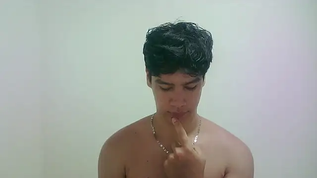 Snapshot of zeus_181 chatting on 05.14.26 zeus 181 online show from 05.14.26