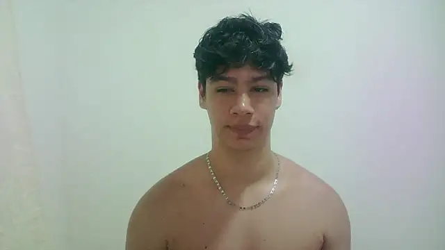 Snapshot of zeus_181 chatting on 05.16.26 zeus 181 online show from 05.16.26