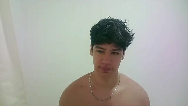 Snapshot of zeus_181 chatting on 05.19.26 zeus 181 online show from 05.19.26