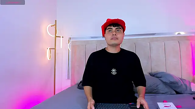 Molly sweetlove online show from 12.04.25