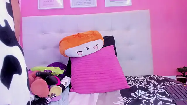 Snapshot of Willow_Wright chatting on 02.25.26 Willow Wright online show from 02.25.26