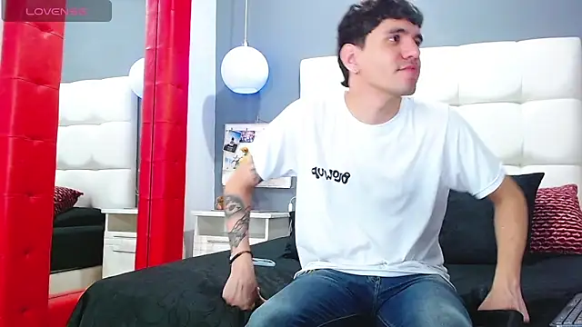 Snapshot of Matteo12_ chatting on 10.30.25 Matteo12 online show from 10.30.25