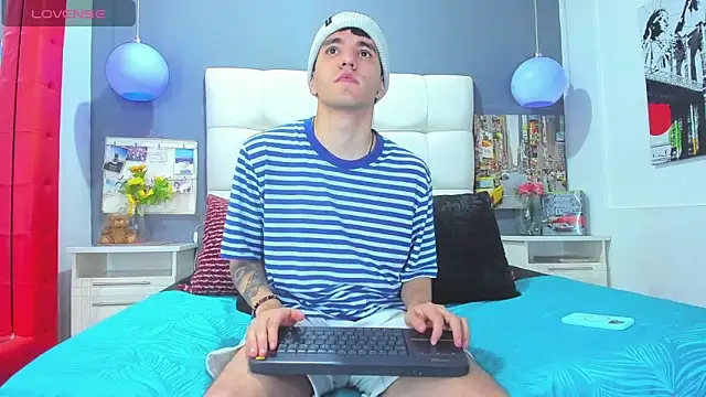 Snapshot of Matteo12_ chatting on 10.31.25 Matteo12 online show from 10.31.25