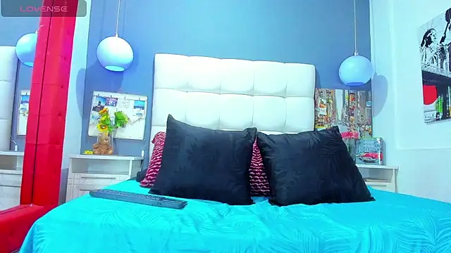 Snapshot of Matteo12_ chatting on 11.05.25 Matteo12 online show from 11.05.25