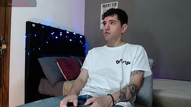 Snapshot of Matteo12_ chatting on 12.03.25 Matteo12 online show from 12.03.25