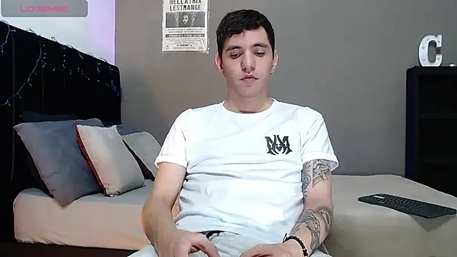 Snapshot of Matteo12_ chatting on 12.15.25 Matteo12 online show from 12.15.25