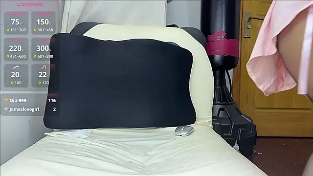 Snapshot of Stella-999 chatting on 10.18.25 Stella-999 online show from 10.18.25