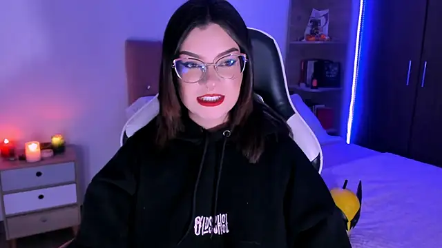 OphelianaRose33 online show from 10.25.25