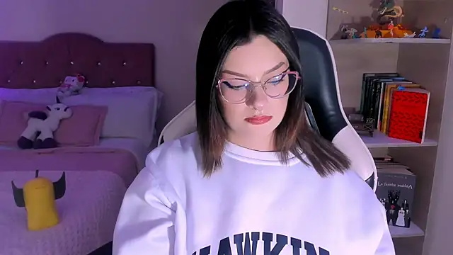 OphelianaRose33 online show from 01.06.26