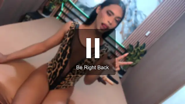 Snapshot of yvonmagrgarettxx chatting on 11.08.25 yvonmagrgarettxx online show from 11.08.25