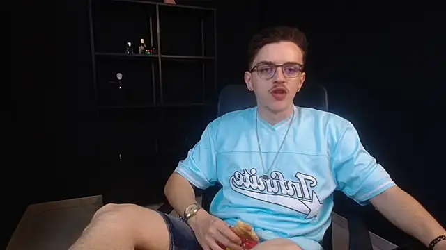 Snapshot of FelixStarkk chatting on 06.11.26 FelixStarkk online show from 06.11.26