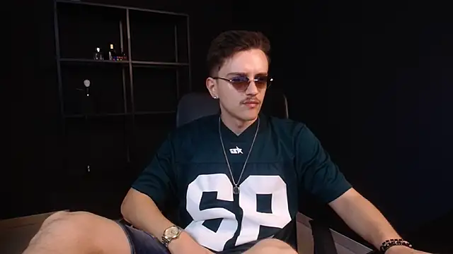 Snapshot of FelixStarkk chatting on 06.17.26 FelixStarkk online show from 06.17.26