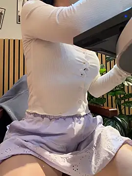 Linh 2004 online show from 03.21.26