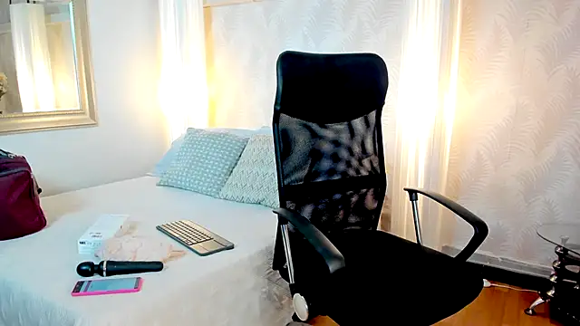 Emilly Beaumont online show from 10.11.25