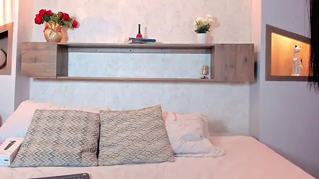 Emilly Beaumont online show from 11.21.25