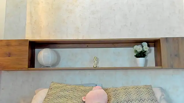 Emilly Beaumont online show from 05.25.26
