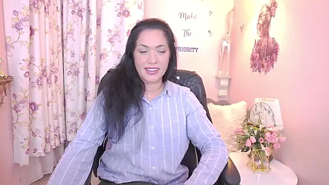 Snapshot of MyLovOne chatting on 04.22.26 MyLovOne online show from 04.22.26