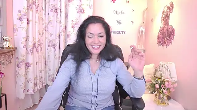 Snapshot of MyLovOne chatting on 04.29.26 MyLovOne online show from 04.29.26