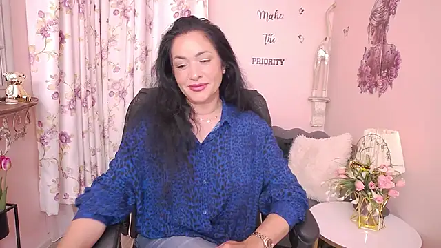 Snapshot of MyLovOne chatting on 04.30.26 MyLovOne online show from 04.30.26