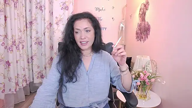 Snapshot of MyLovOne chatting on 05.25.26 MyLovOne online show from 05.25.26