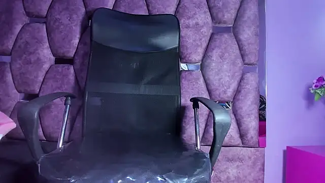 Emy Latin online show from 11.24.25