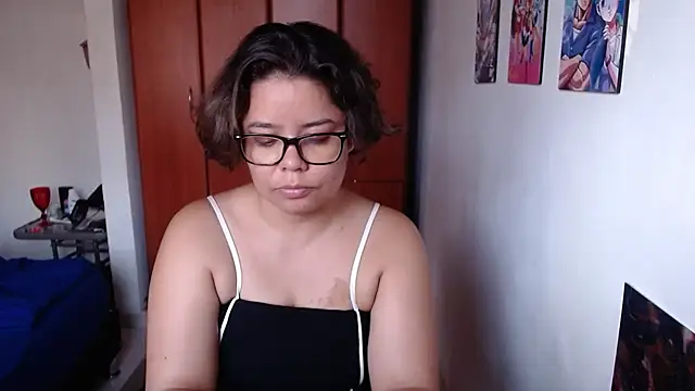 Snapshot of saenz_eymi chatting on 10.24.25 saenz eymi online show from 10.24.25