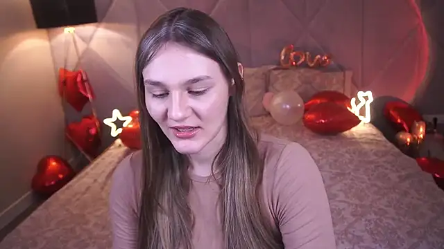 Snapshot of DiamondGoldie chatting on 02.08.26 DiamondGoldie online show from 02.08.26