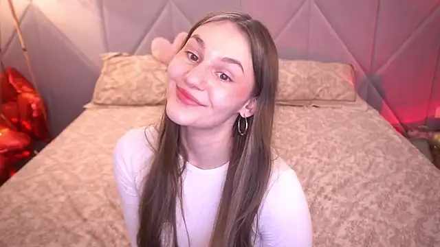 Snapshot of DiamondGoldie chatting on 02.15.26 DiamondGoldie online show from 02.15.26