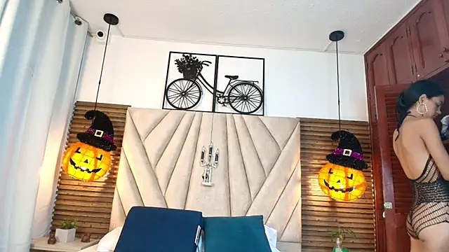 Cinthiabaker online show from 10.28.25