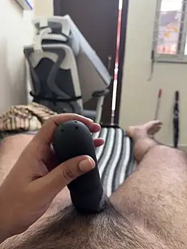 Snapshot of Yourslovingdick chatting on 07.28.26 Yourslovingdick online show from 07.28.26