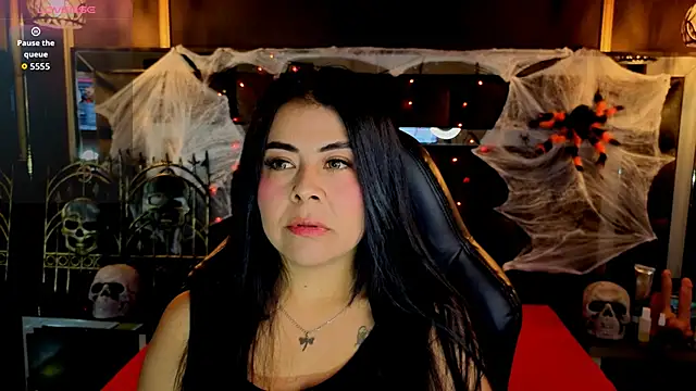 Aniajoness  online show from 10.15.25