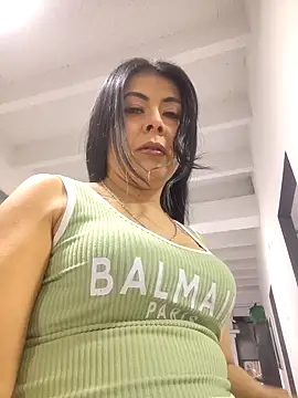 Aniajoness  online show from 11.16.25