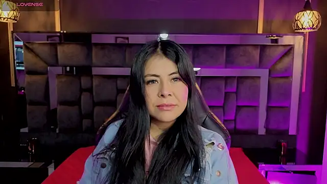 Aniajoness  online show from 11.25.25