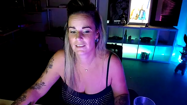 Mrs-Aurora online show from 10.16.25