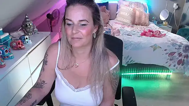 Mrs-Aurora online show from 05.06.26