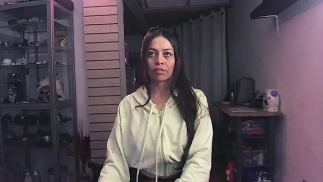 xinamora online show from 10.25.25