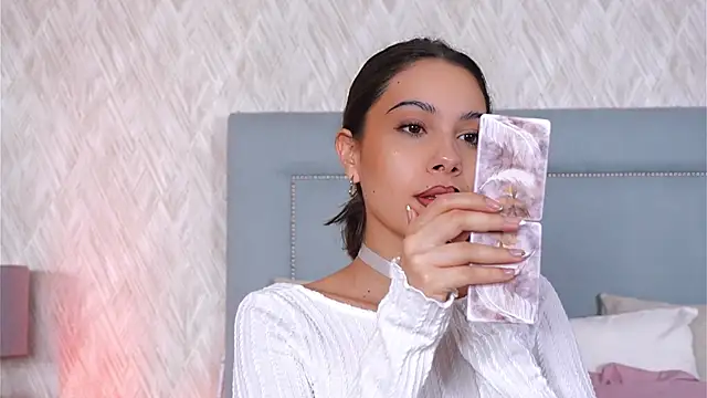 Sofy Bradd online show from 10.15.25