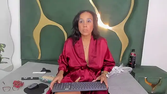 Snapshot of perlaasm chatting on 10.26.25 perlaasm online show from 10.26.25