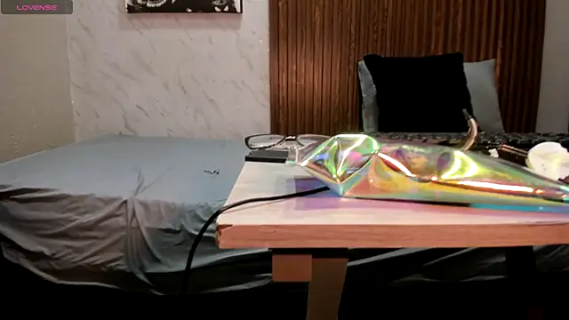 Snapshot of GiaBlaze_ chatting on 11.16.25 GiaBlaze online show from 11.16.25