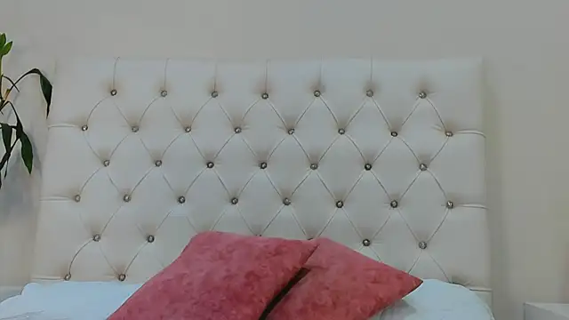 Perla Giraldo online show from 10.02.25