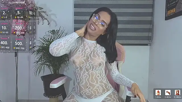 Snapshot of Queen_Morena chatting on 07.15.26 Queen Morena online show from 07.15.26
