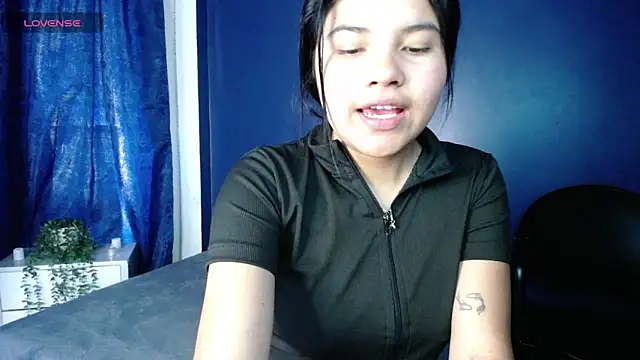 Snapshot of zahira_lenox01 chatting on 10.02.25 zahira lenox01 online show from 10.02.25