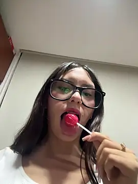 Snapshot of Katie_rawwww chatting on 09.27.25 Katie rawwww online show from 09.27.25