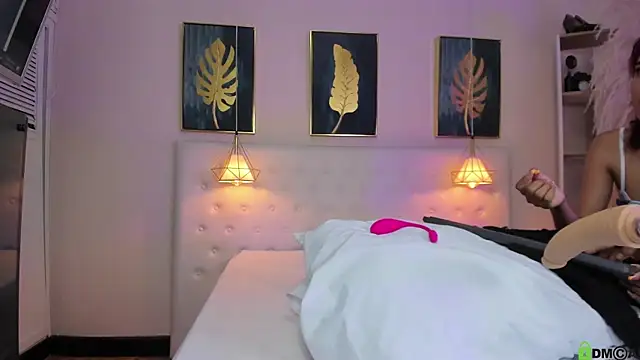 Snapshot of Cinnamon_Star chatting on 09.24.25 Cinnamon Star online show from 09.24.25