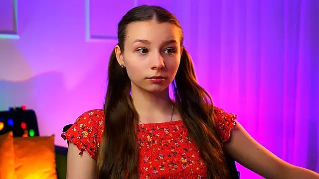 Snapshot of JulieDaniel chatting on 02.06.26 JulieDaniel online show from 02.06.26