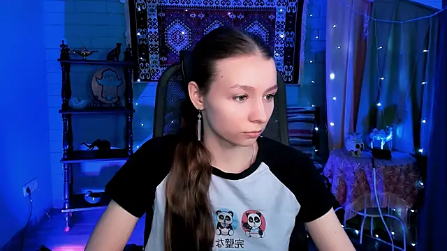 Snapshot of JulieDaniel chatting on 02.19.26 JulieDaniel online show from 02.19.26