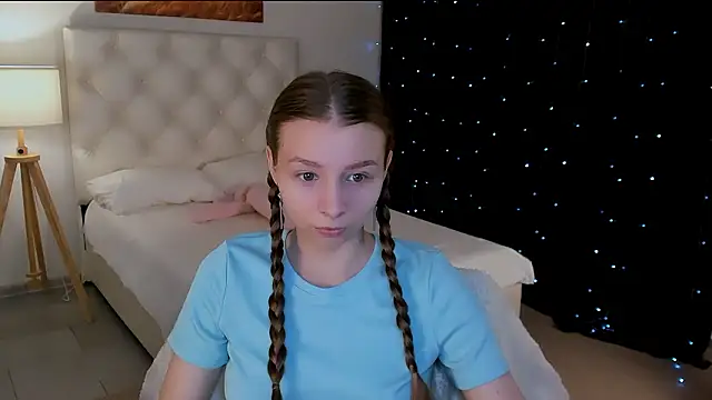 Snapshot of JulieDaniel chatting on 02.25.26 JulieDaniel online show from 02.25.26