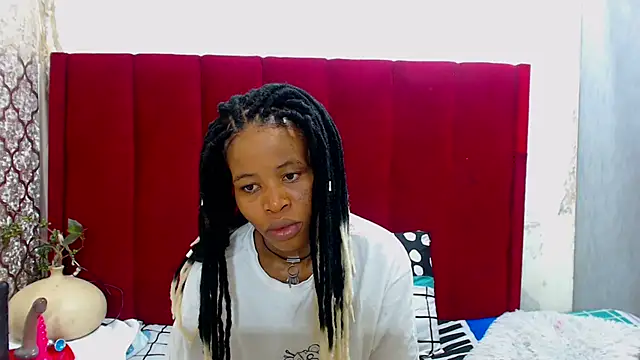 SexyChantyBabe25 online show from 10.20.25