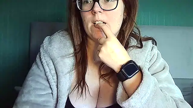Snapshot of Curvy-BellaX chatting on 09.16.25 Curvy-BellaX online show from 09.16.25
