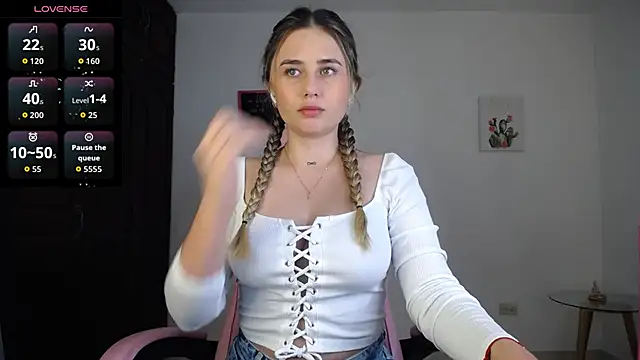Snapshot of Veronika__Winslow_ chatting on 09.11.25 Veronika Winslow online show from 09.11.25